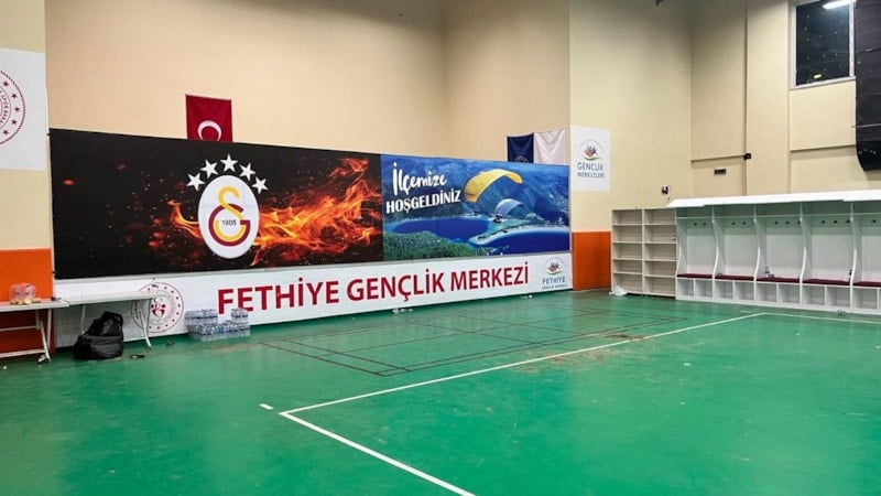 Fethiye’de Galatasaray’ın soyunma odası gündem oldu
