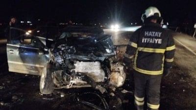 Hatay'da otomobil ile minibüs kafa kafaya çarpıştı: 1 ölü