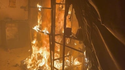 Aksaray'da fabrika alev alev yandı