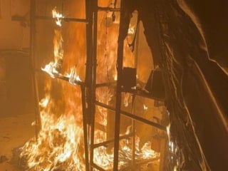 Aksaray'da fabrika alev alev yandı