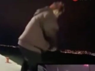 İstanbul'da denize düşen kadını canlı yayında kurtardı