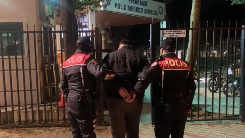 İzmir'de polise sahte kimlik gösteren şüphelinin 128 suçtan arandığı ortaya çıktı
