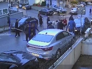 İstanbul'da keser ve sopayla darp kamerada