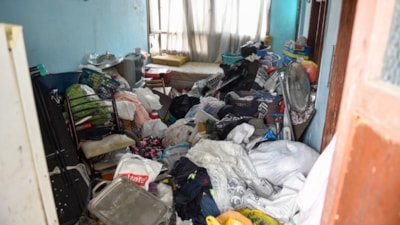 Adana'da evden 1 kamyon çöp çıktı