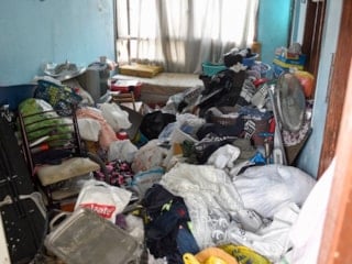 Adana'da evden 1 kamyon çöp çıktı