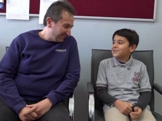 Gaziantep'te nefes borusuna yemek kaçan öğrencisini Heimlich manevrasıyla kurtardı