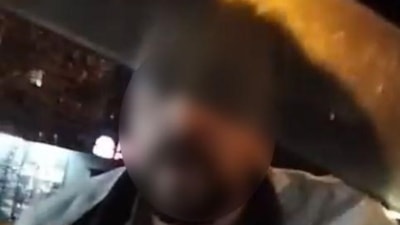 İstanbul'da trafikte sinirlendiği taksiye kafa atarak camını kırdı