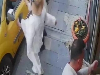 Mardin'de özel hayatın gizliliğini ihlalden hapis cezası alan kadın teslim oldu