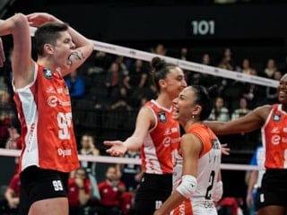 Eczacıbaşı, Olympiakos'a set vermedi