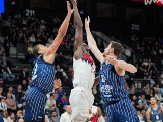 Anadolu Efes, Baskonia'ya kaybetti