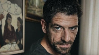 Cemal Hünal'ın yeni hobisi! Bıçak üretti