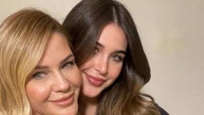 Emine Ün kızıyla davette! Annesinin kopyası