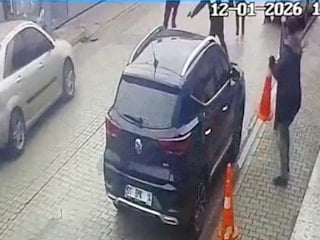 Adana'da okulda veriden öğretmene silahlı saldırı: Herkesin çocuğu kendine kıymetli