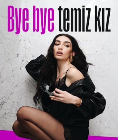 Hazar Ergüçlü'den minili pozlar!