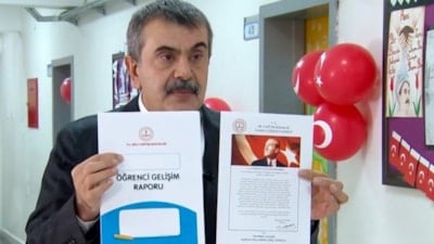 Yusuf Tekin'den 'Atatürk karnelerden kaldırıldı' iddialarına cevap