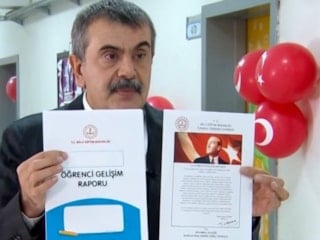 Yusuf Tekin'den 'Atatürk karnelerden kaldırıldı' iddialarına cevap