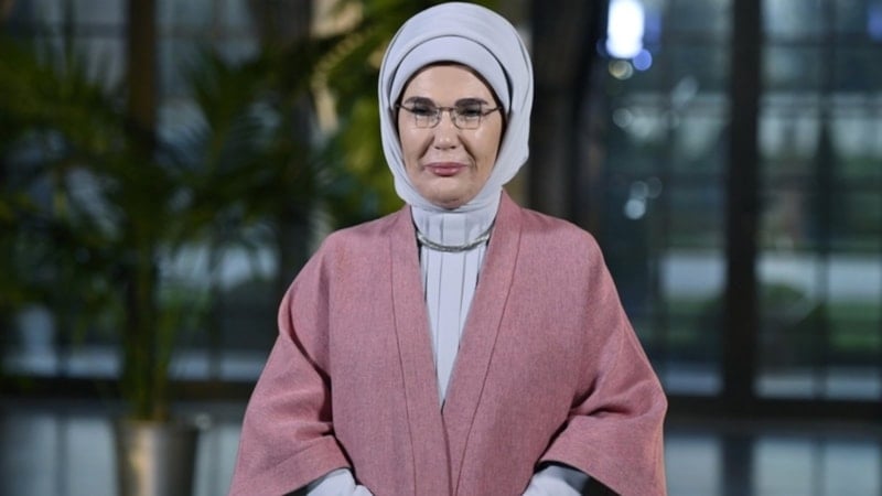 Emine Erdoğan'dan öğrencilere yarıyıl tatili tebriği