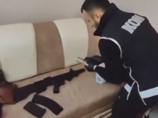 Kars'ta sosyal medyada silahlı paylaşım yapan şüphelilere operasyon