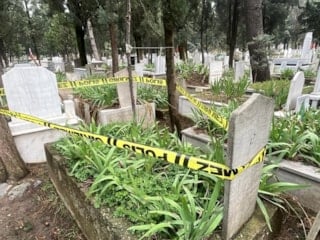 Bursa'da izinsiz defnedilen bebek, otopsi için topraktan çıkartıldı