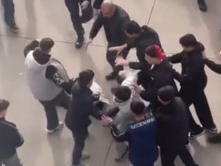 Bursa'da birbirine giren gençler korku dolu anlar yaşattı