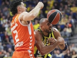 Fenerbahçe evinde Valencia'yı devirdi