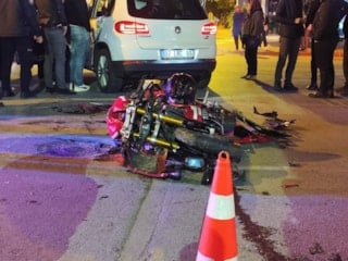 Antalya'da kaskını kız arkadaşına veren genç, kazada can verdi