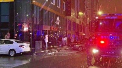 Kayseri'de otel bodrumunda çıkan yangın paniğe neden oldu