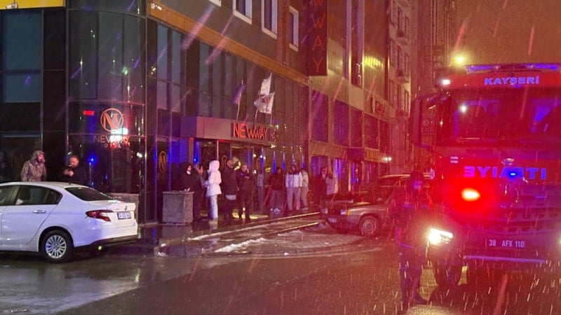 Kayseri'de otel bodrumunda çıkan yangın paniğe neden oldu