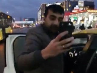 İstanbul'da taksi şoförü aralarında engellilerin de bulunduğu aileyi araçtan indirdi