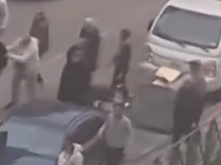 Bursa’da yol ortasında kavga kamerada