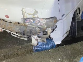 İstanbul'da kontrolden çıkan minibüs markete daldı