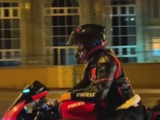 Antalya'da kazada öldü, kaskı sevgilisine taktı