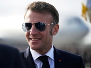 Emmanuel Macron toplantıya güneş gözlüğüyle damga vurdu