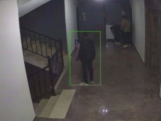 Hatay'da daire önündeki ayakkabıları çaldılar: Hırsızlık anları kamerada