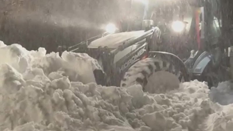 Sivas'ta kardan yolu kapanan köyde tek başına kaldı