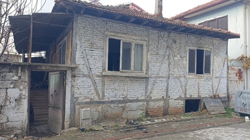 Sakarya'da tek başına yaşadığı evinde çıkan yangında hayatını kaybetti