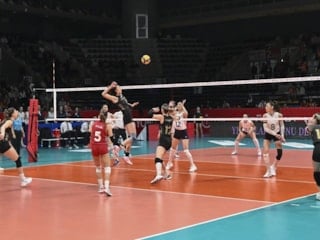 Galatasaray, İlbank'a set vermedi