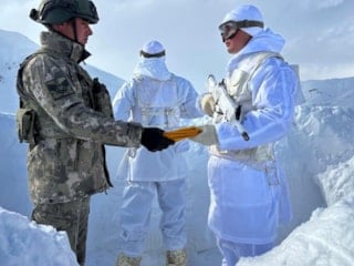 İstanbul'da komandoya çorap hediyesi