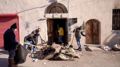 Mersin'de bir evden 168 ton çöp çıkartıldı