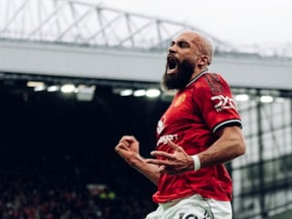 Manchester United, Manchester City'yi devirdi