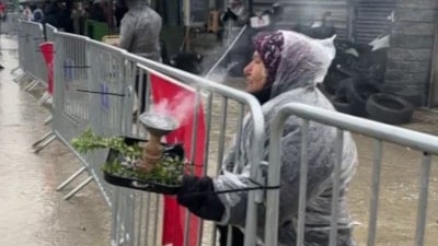 Hatay'da slogan atmak isterken kendini yaktı: 'Abla yanıyorsun' uyarısına aldırış etmedi