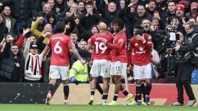 Manchester United, Manchester City'yi devirdi