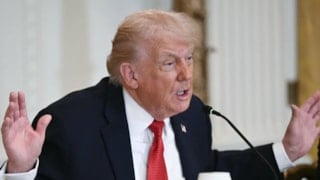 Trump, ABD'nin Grönland planına karşı çıkan ülkelere ek vergi getirildiğini duyurdu