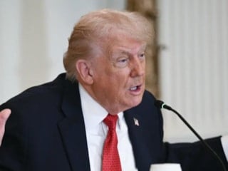 Trump, ABD'nin Grönland planına karşı çıkan ülkelere ek vergi getirildiğini duyurdu