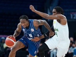 Erokspor, Anadolu Efes karşısında galip geldi