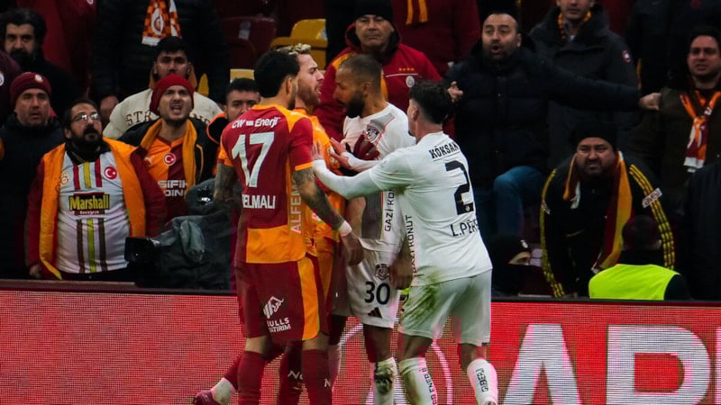 Eski hakemler, Galatasaray-Gaziantep maçının tartışmalı pozisyonlarını değerlendirdi