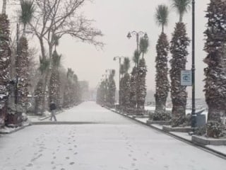 İstanbul'un Silivri kesimleri güne lapa lapa karla uyandı