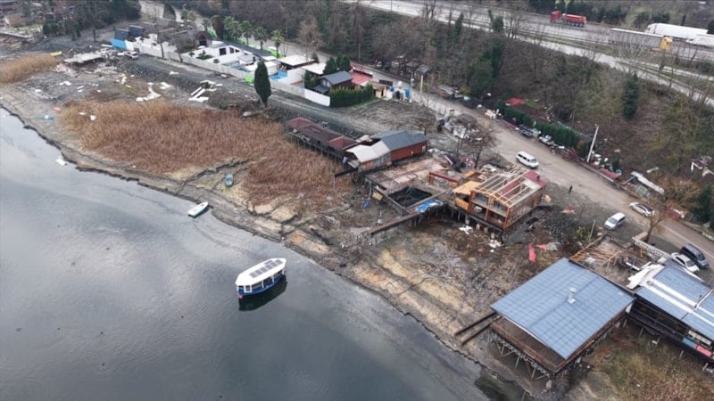 Sapanca Gölü kıyısındaki kaçak yapılar için yıkım başlıyor