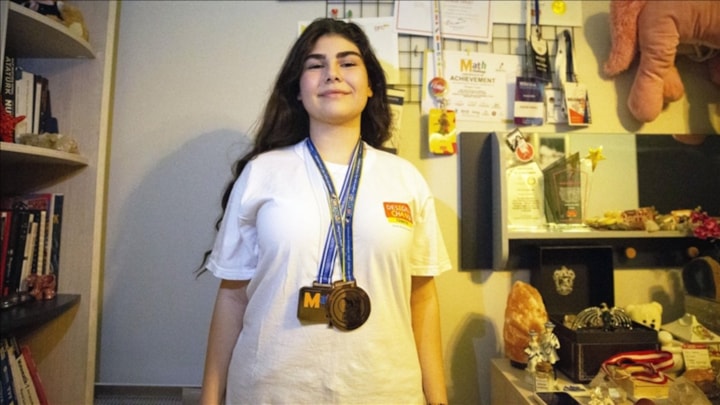 Fizik ve matematik tutkunu Rengin, altın madalya kedefiyle Teksas yolcusu