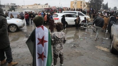 Suriyeliler yuvalarına dönmenin sevincini yaşıyor: Soğuk ve yağmura rağmen yüzleri gülüyor